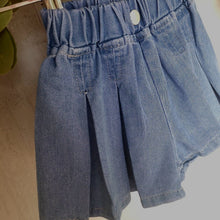 Load image into Gallery viewer, Girls Pleated  Denim Shorts
