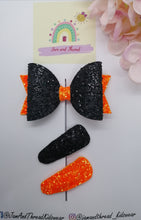 Load image into Gallery viewer, Glitter Dolly Bow and Snap Clip Set
